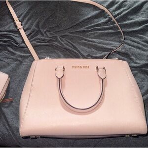 Michael kors purse and matching wallet